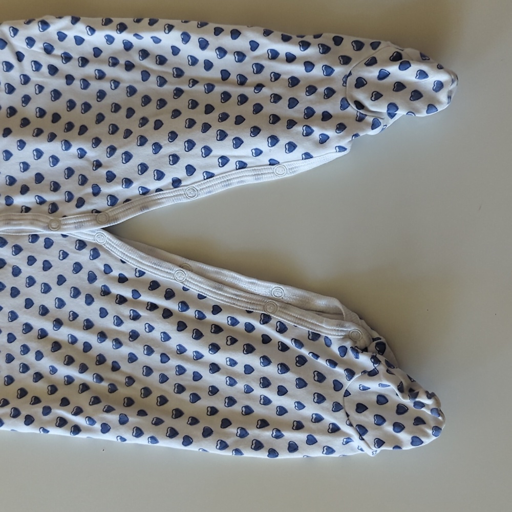 VGUC ๐Roller Rabbit๐ blue hearts baby onesie 6-9 months - Picture 3 of 7
